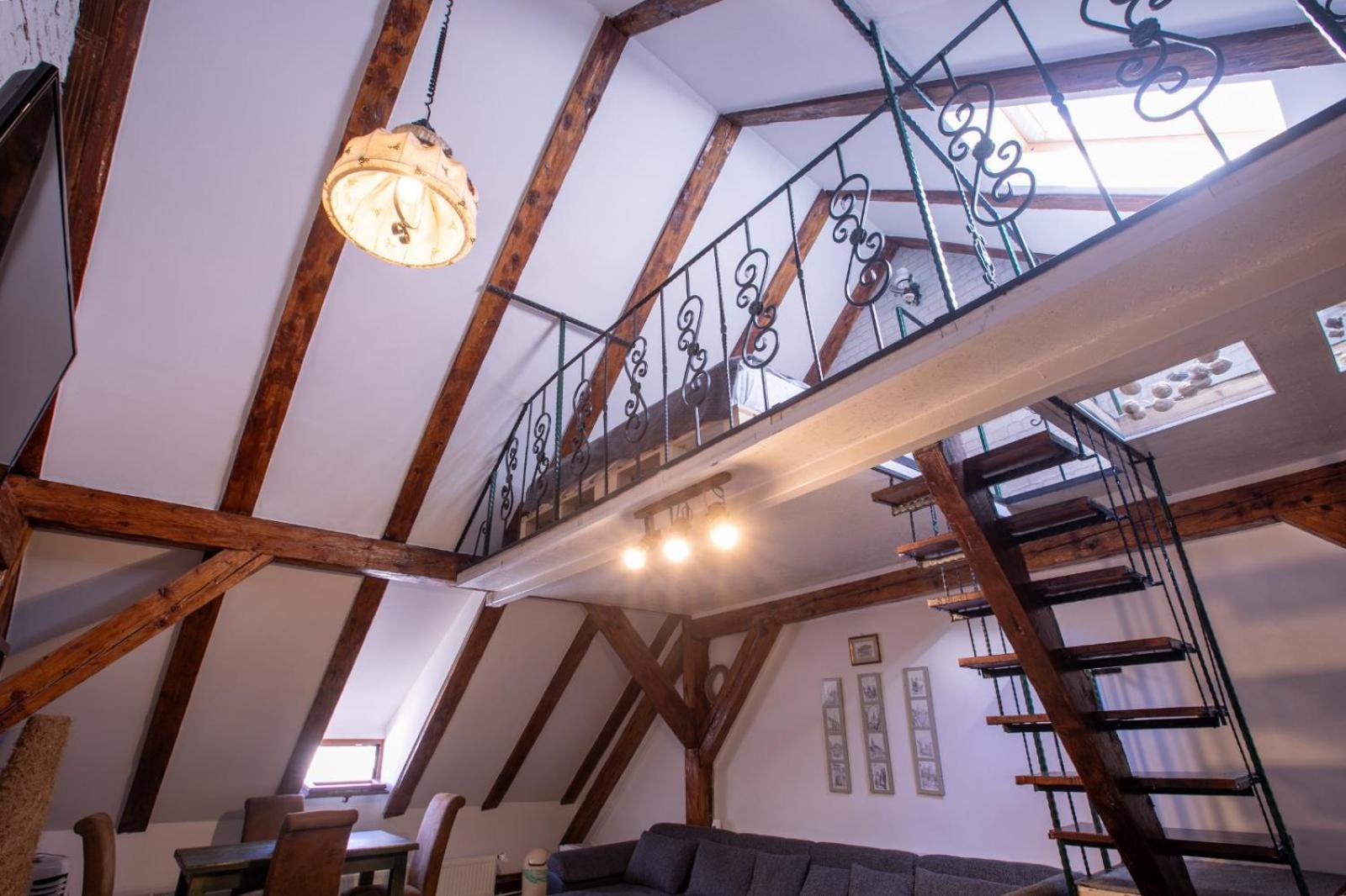 4 Rooms Piata Sfatului บราชอฟ ภายนอก รูปภาพ