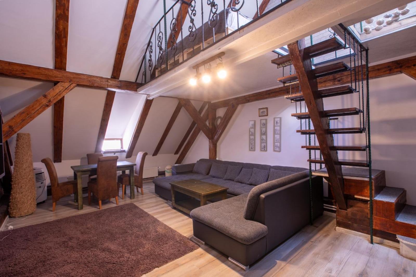 4 Rooms Piata Sfatului บราชอฟ ภายนอก รูปภาพ