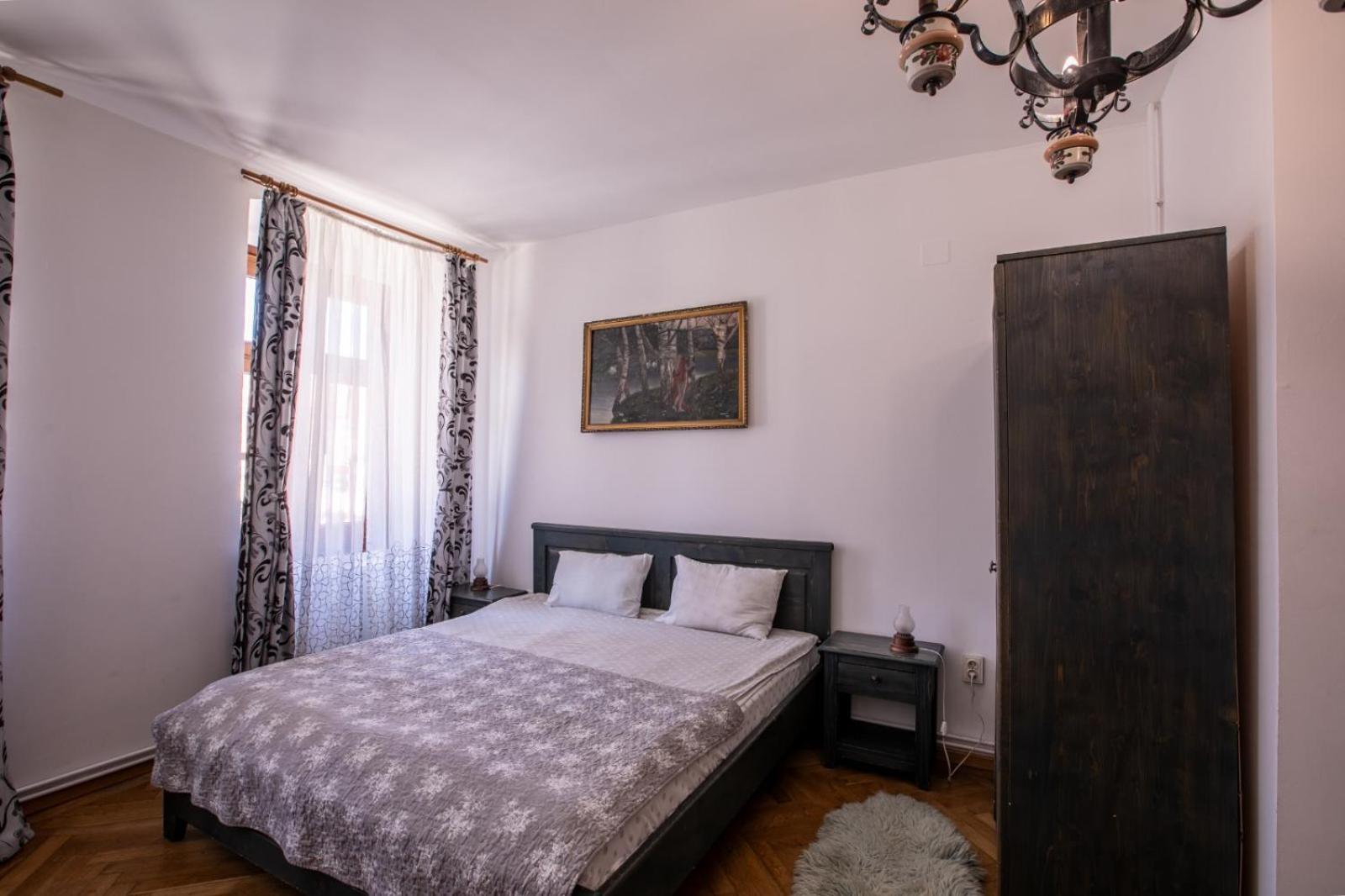4 Rooms Piata Sfatului บราชอฟ ภายนอก รูปภาพ